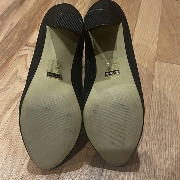 Bebe Suede High Heel Ankle Boots with gold embellished studs size 8 - Picture 4 of 6